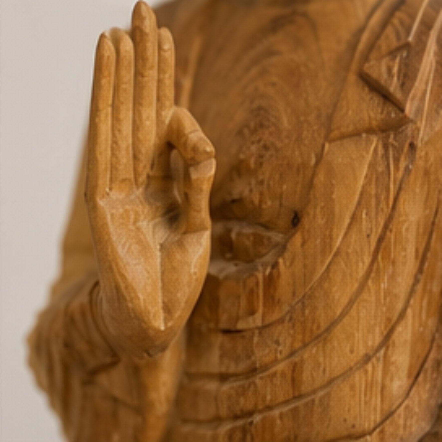Buddha Figur Holz 32 cm handgeschnitzt Bali Statue Suarholz Meditation Zen Deko